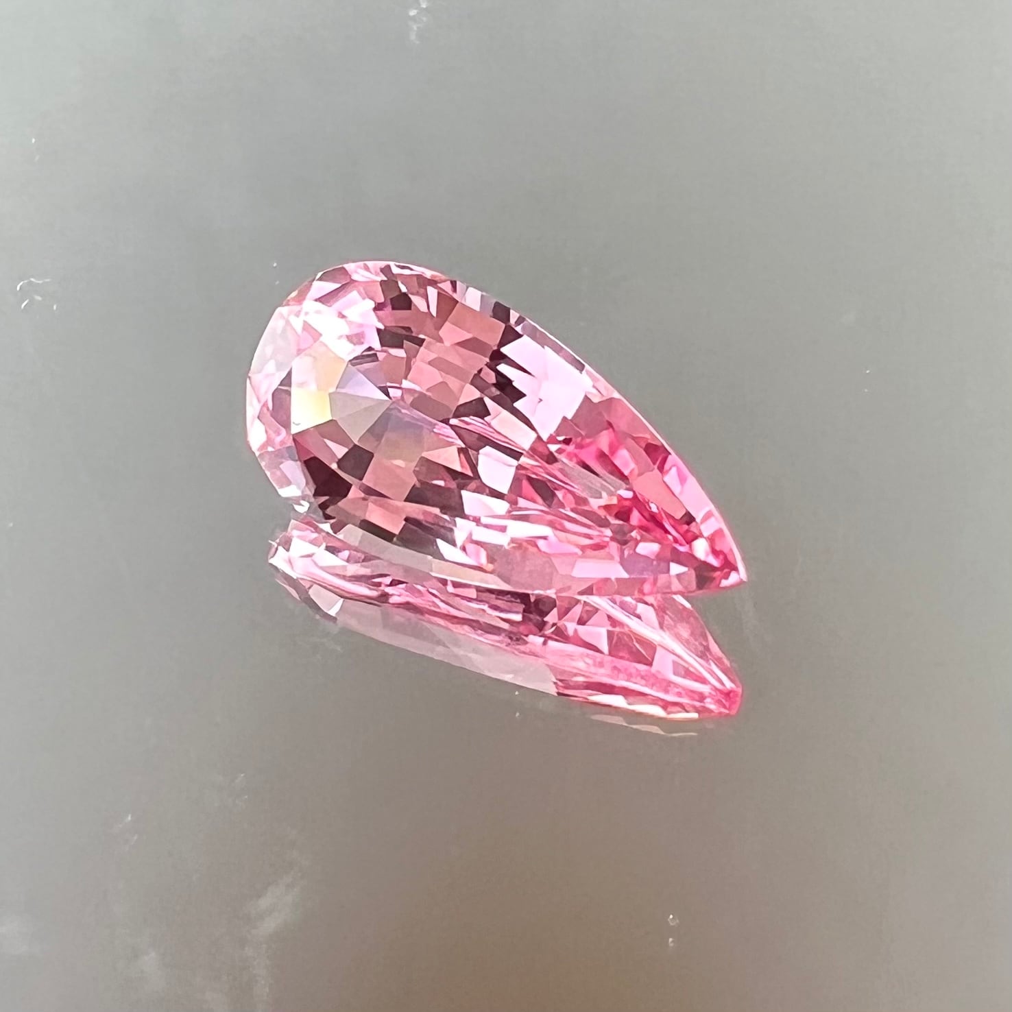 再結晶 ピンクサファイア ほんのりパパラチア 1.4ct ペアシェイプ ルース-