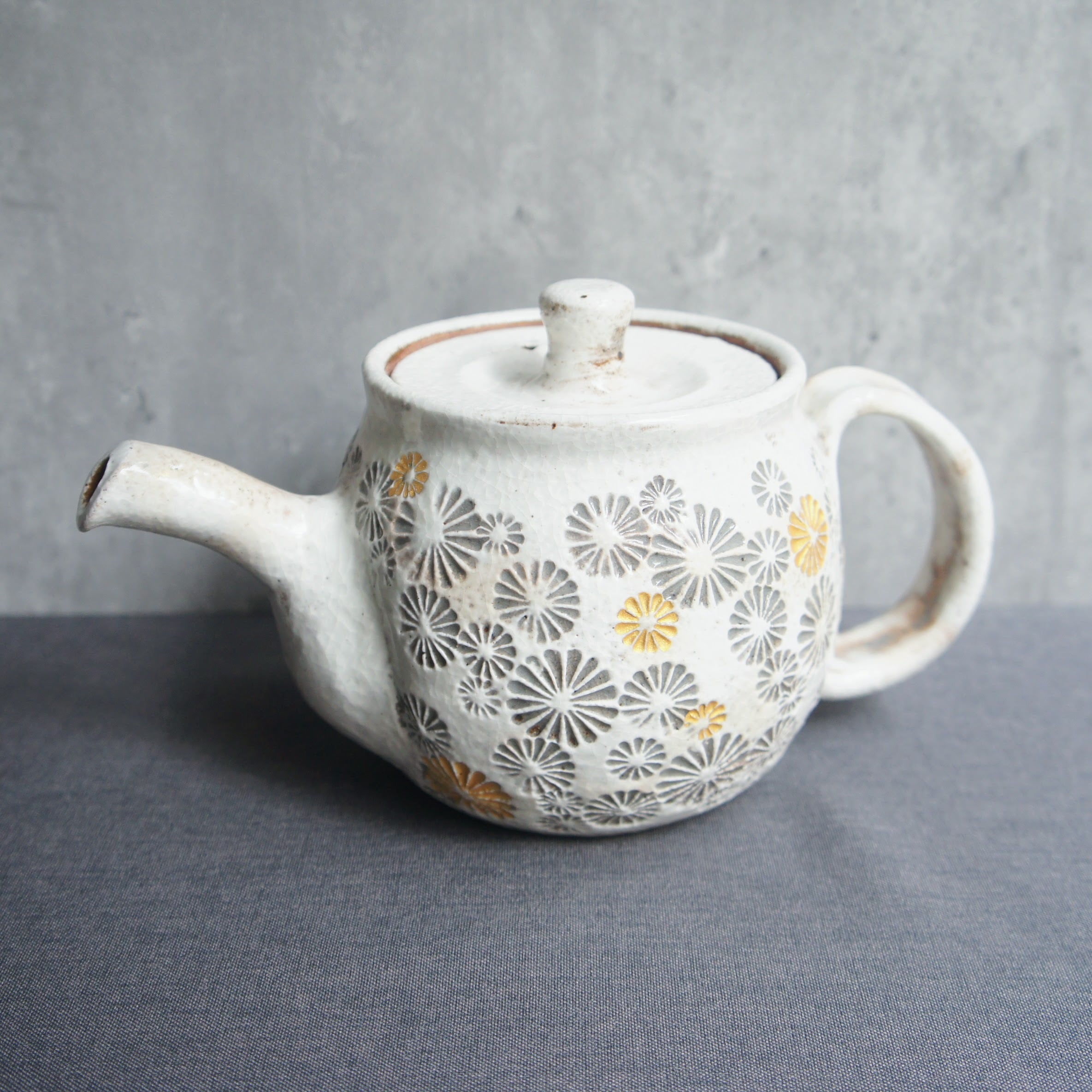 綿島康浩陶工房 金彩三島 急須 | 器とライフスタイル雑貨 KOGU