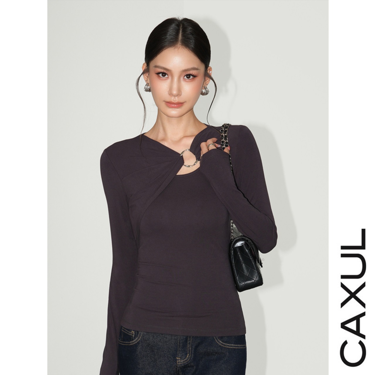Ring Detail Twist Cut Top/2color