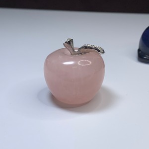 りんご×ちょこんと座っている可愛いねこさん・フローライトねこ