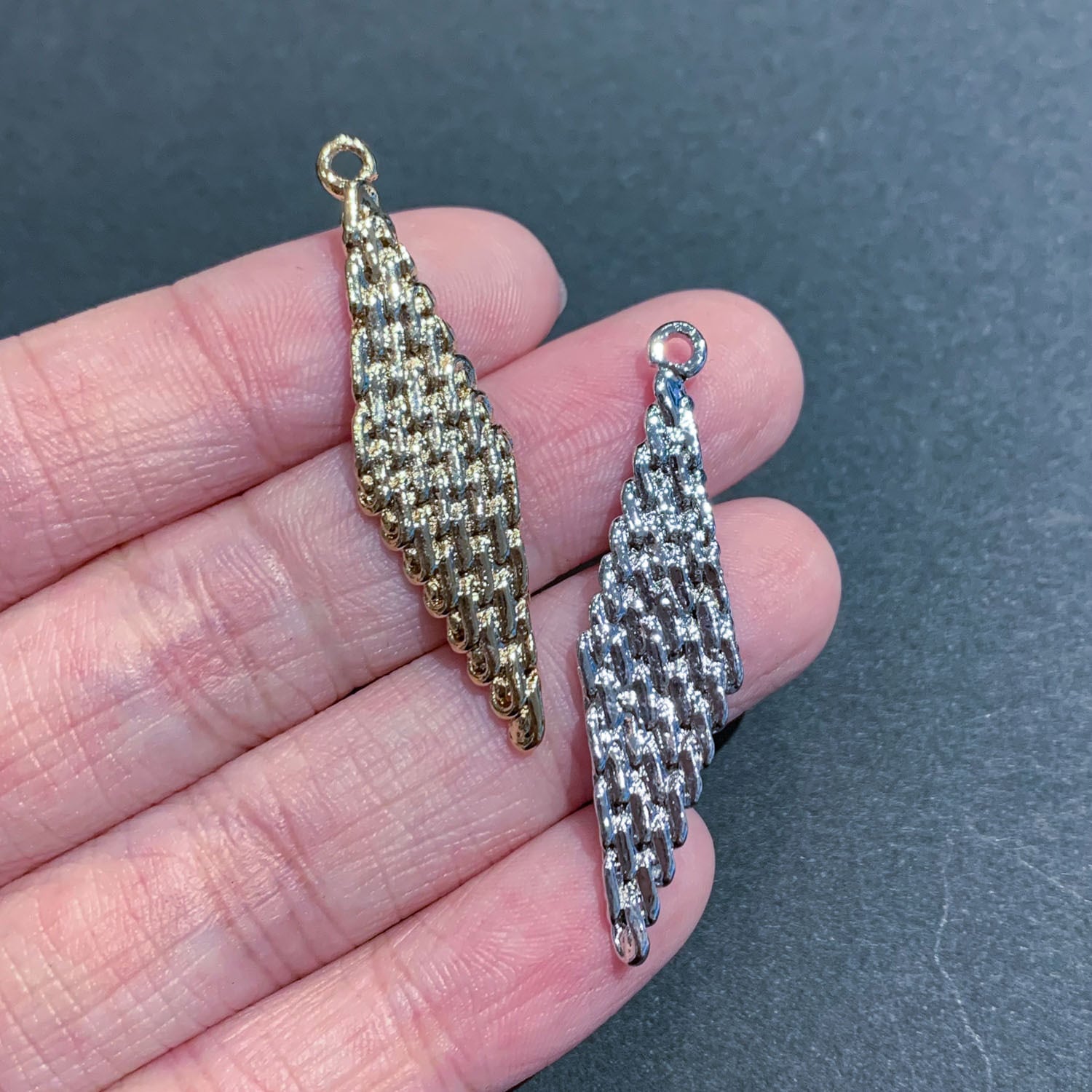 再入荷〉細長ひし形チャーム（16K/プラチナメッキ） | Dua