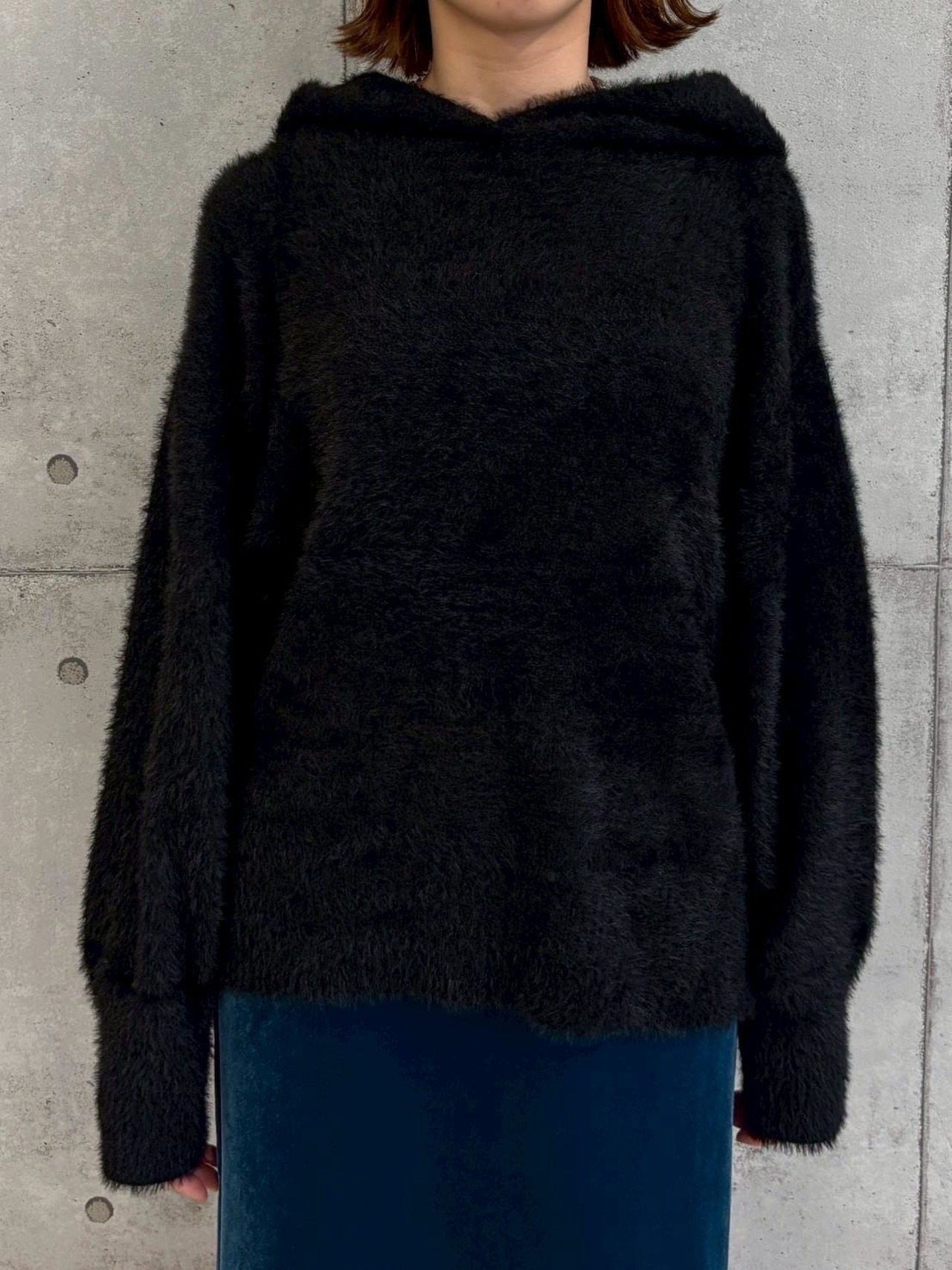 ロージー  Rosiee バックロゴ刺繍シャギーフーディーKnit