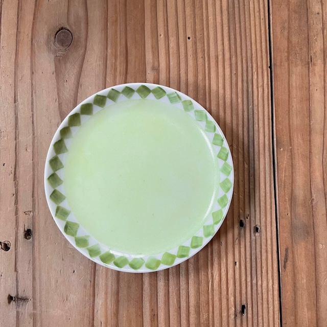 緑のダイヤ模様の豆皿
