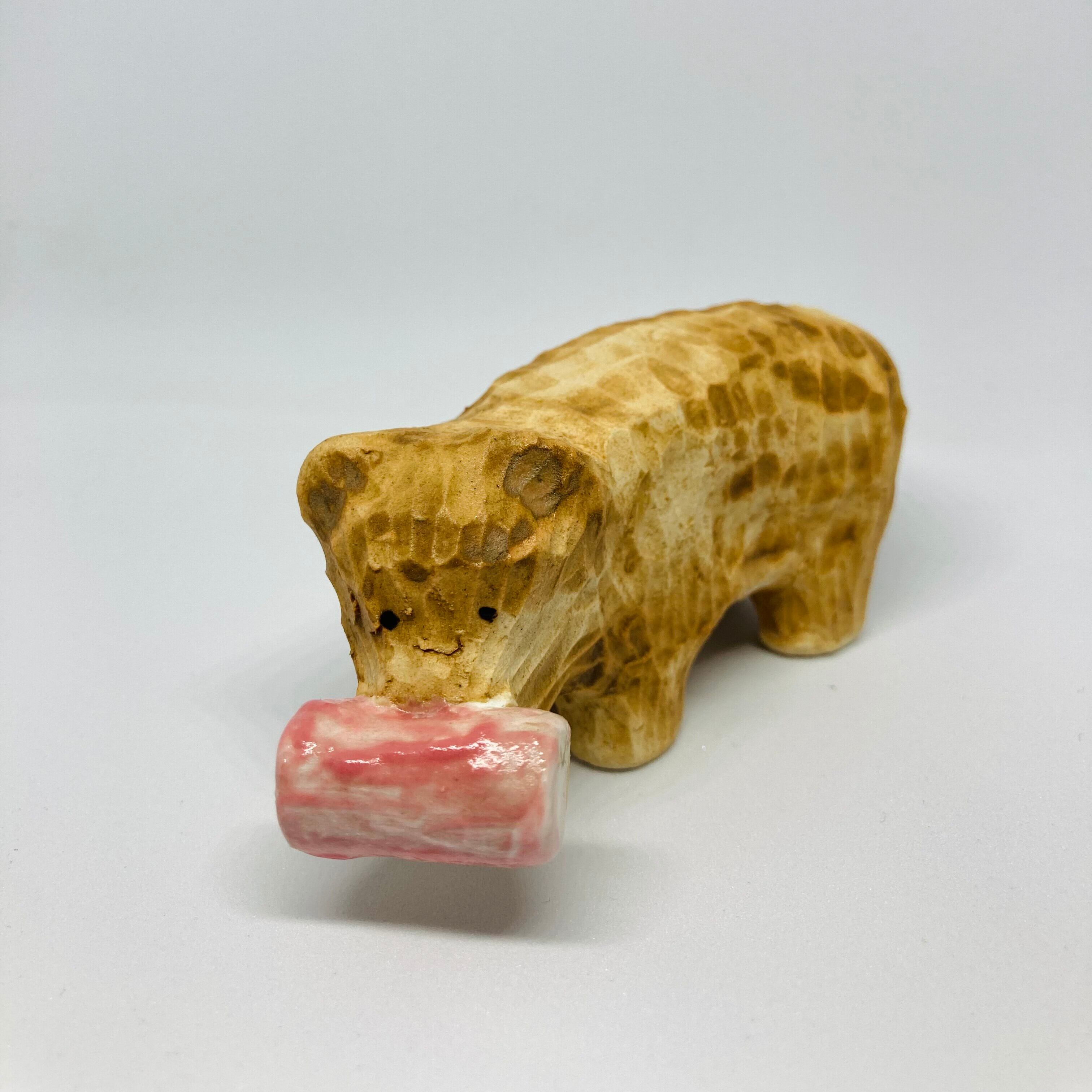 木彫り熊（かまぼこ）の置き物 / すずきたまみ / 陶芸作品