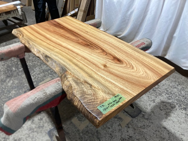 クス9251　楠　一枚板無垢材　1310x570-600x44mm ダイニングテーブル 　ローテーブル　センターテーブル　天板　樟　くすのき