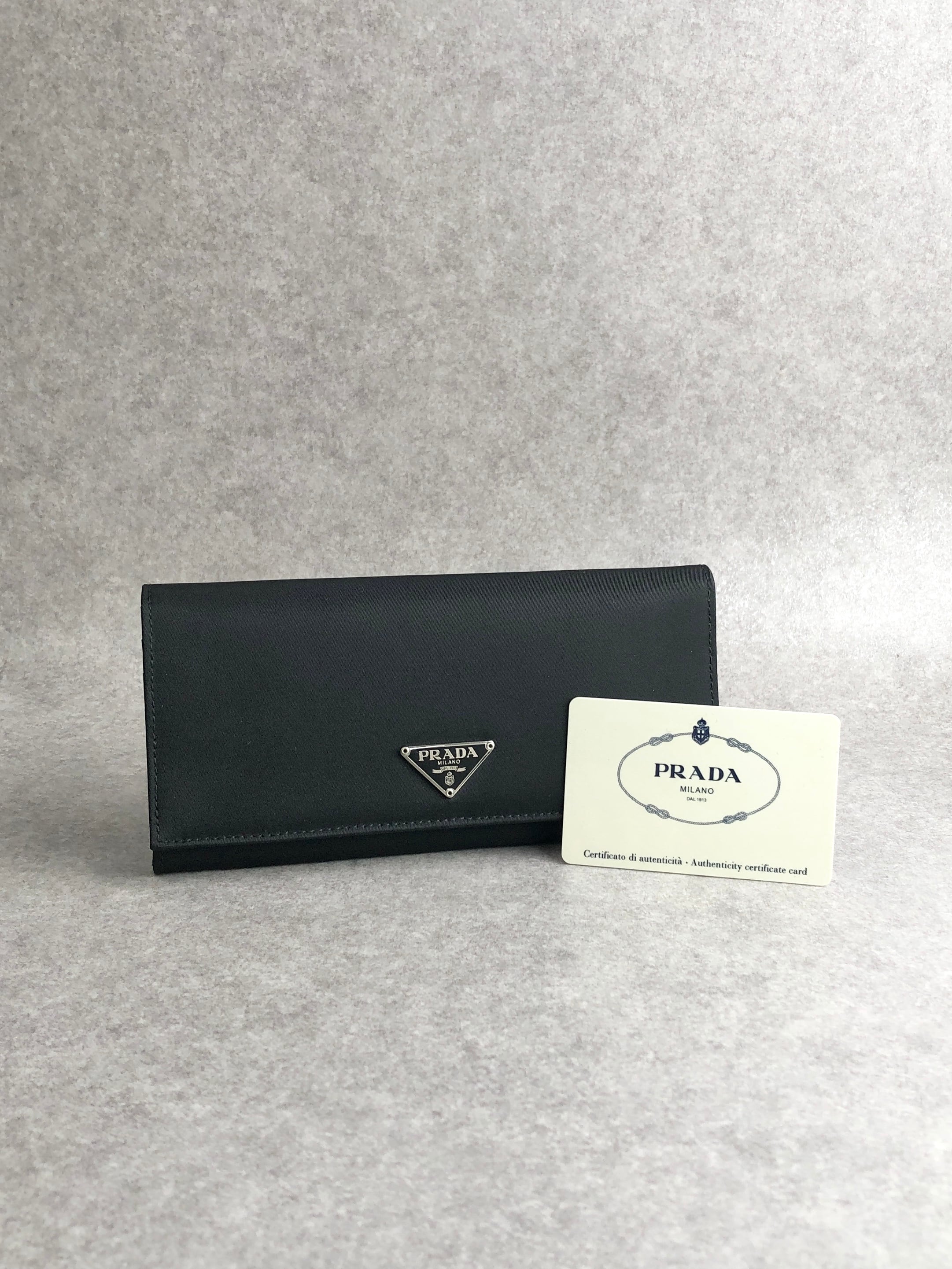 PRADA プラダ 財布 ブラック トライアングルロゴ ナイロン 二つ折り 長