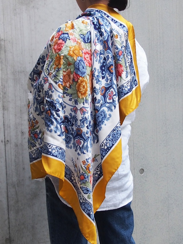 FLORAL VINTAGE SCARF