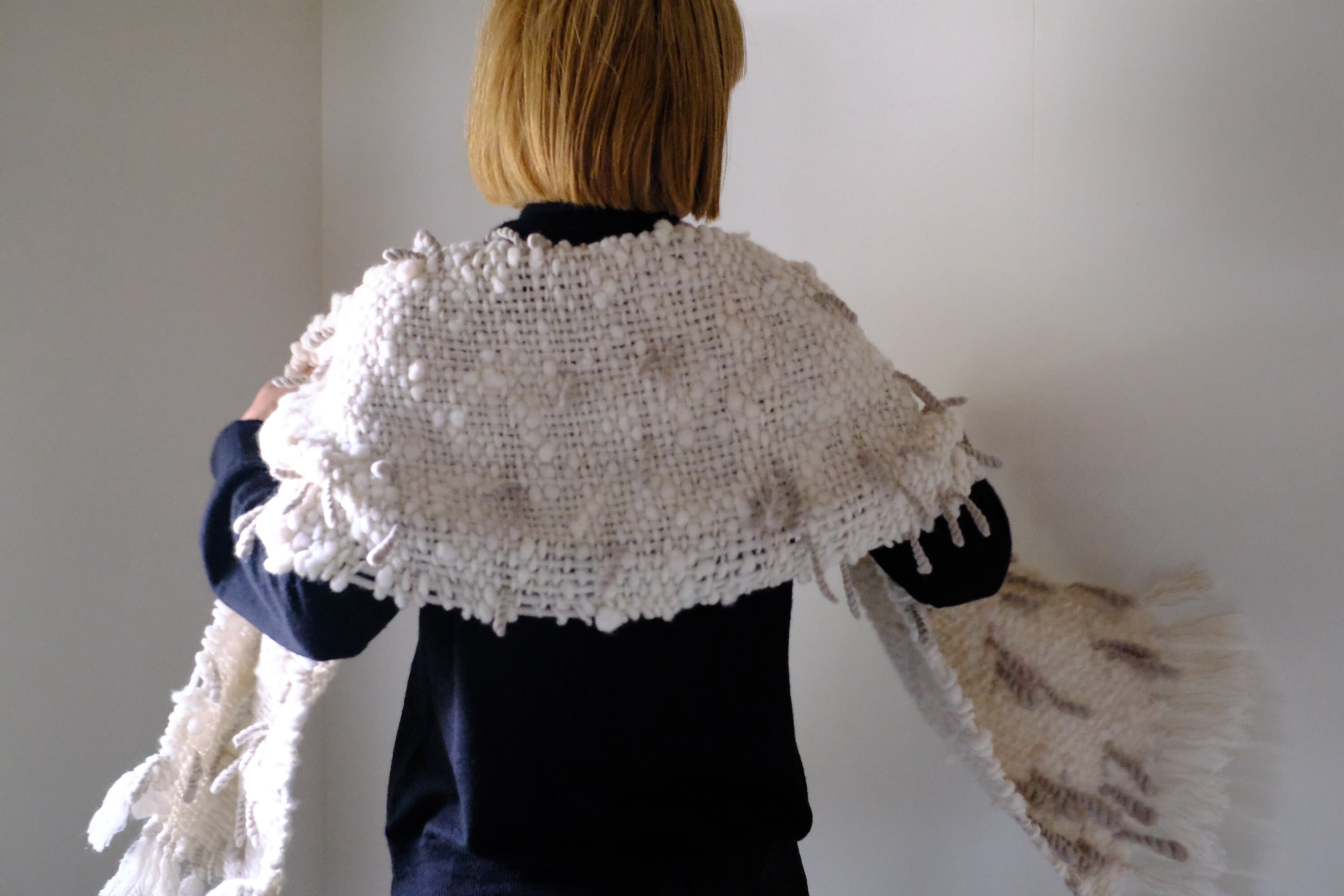 手紡ぎ糸のマフラー　o-0537