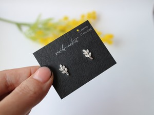 s925 小さなリーフシルバーピアス