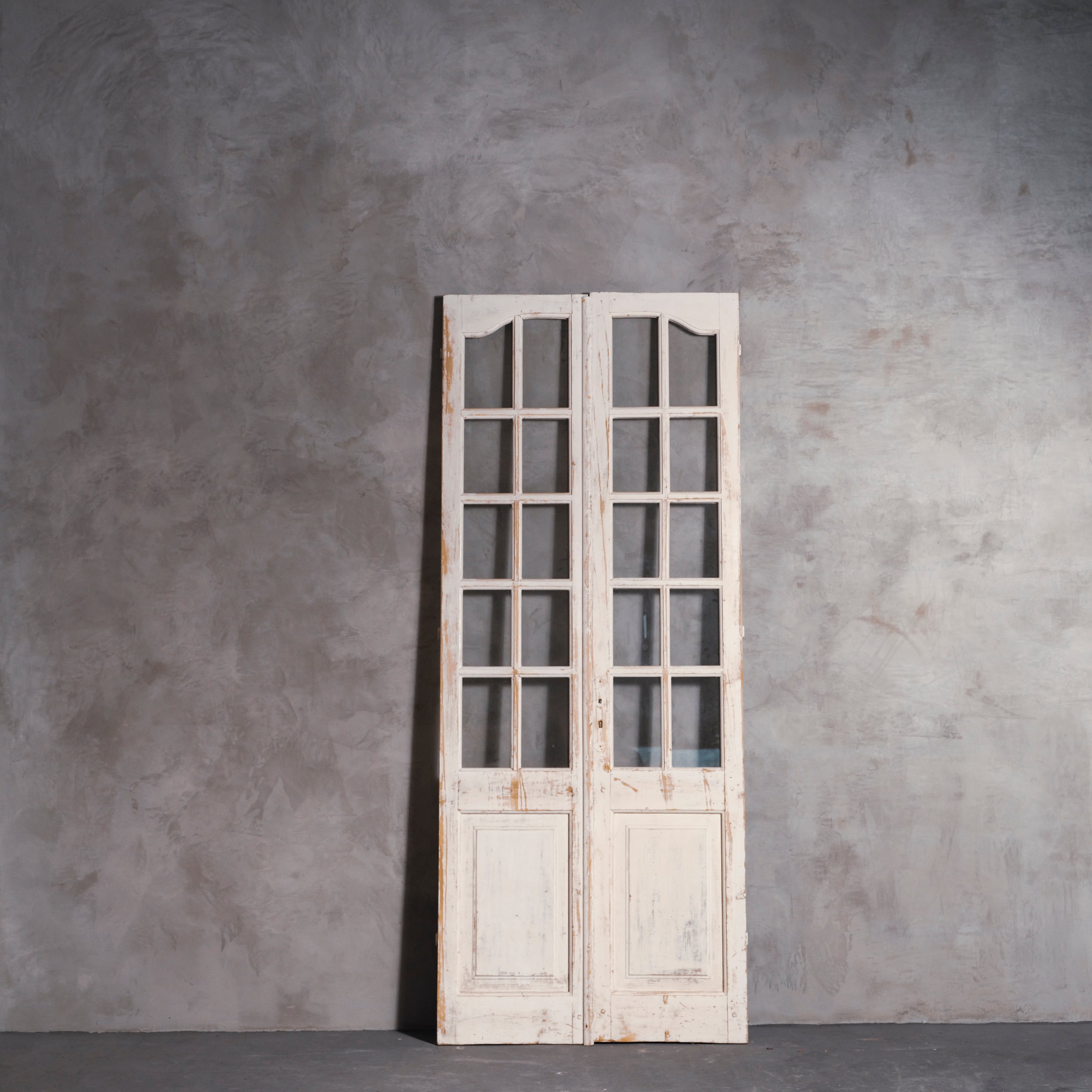 ドア/アンティークドア/ペアドア/ダブルドア/ガラスドア/建具/店舗什器/撮影背景/スタジオ/ホワイト