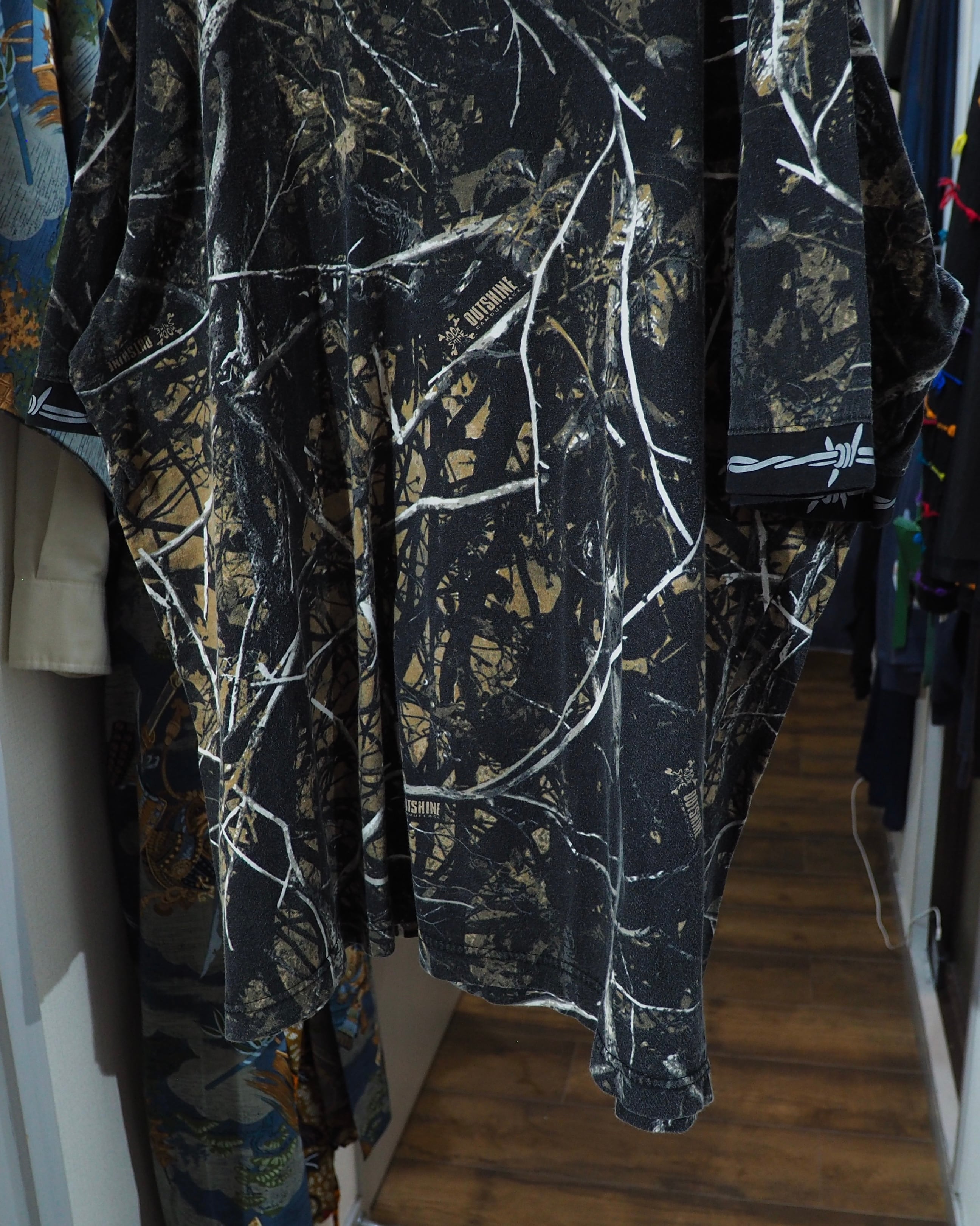 Realtree Camouflage × Barbed wire printed Over silhouette Tee