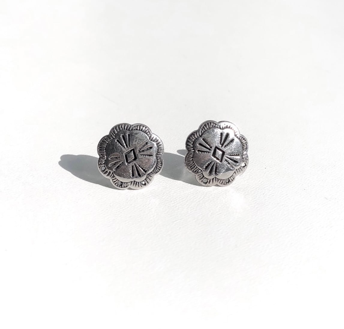 【ラスト2!!】ラウンド コンチョ スタッドピアス