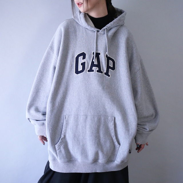 "GAP" over silhouette front logo sweat parka