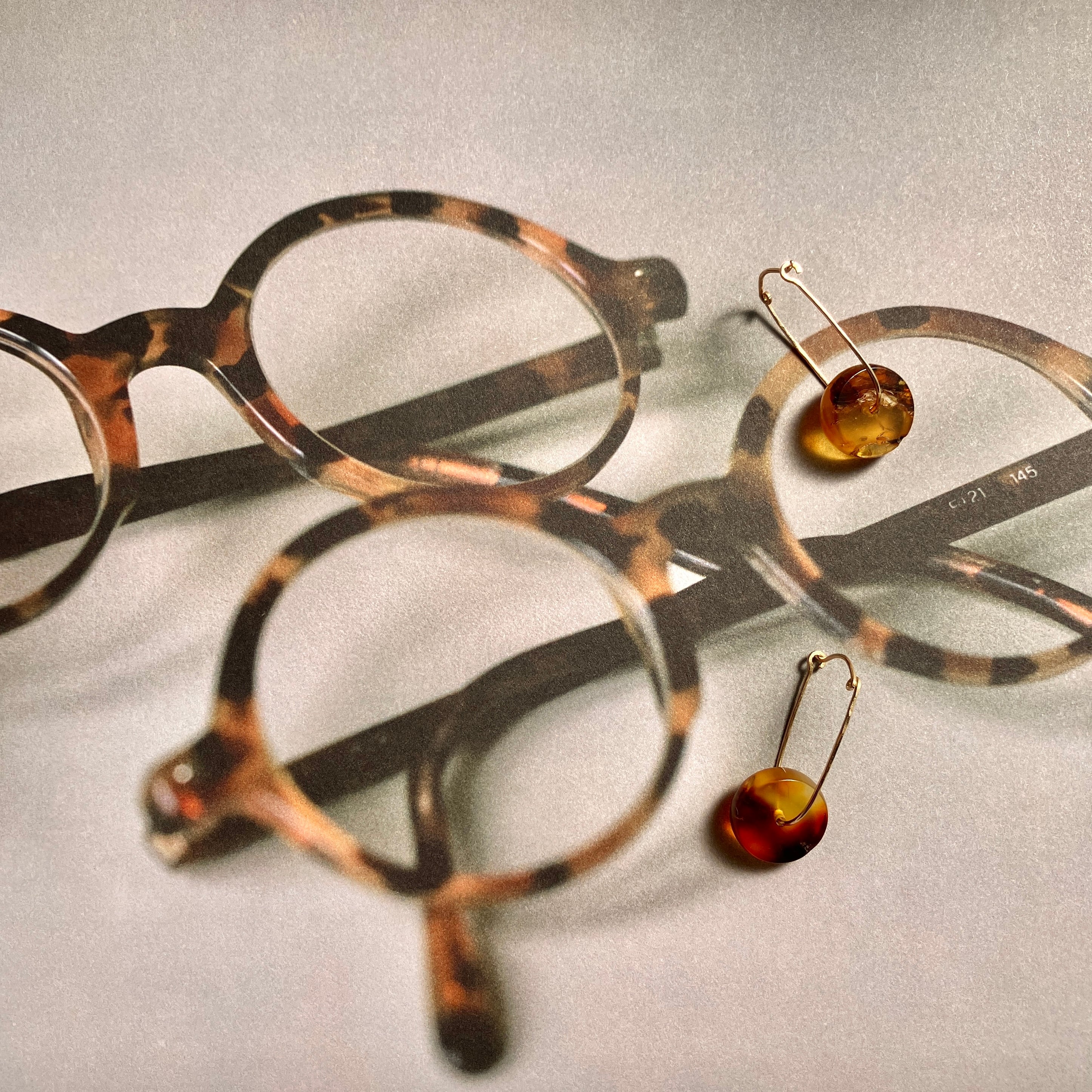 メガネピアスブラウン round glasses 丸メガネ K14gfクリップフックピアス | simon