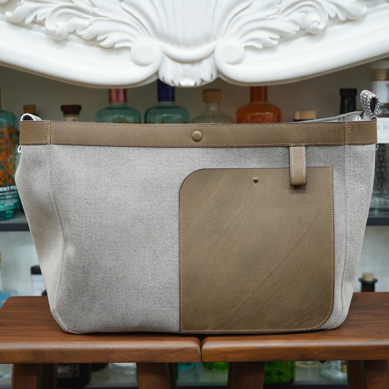 Maison d' Artisan ニュースペーパーショルダー ウルトラスエード グレー