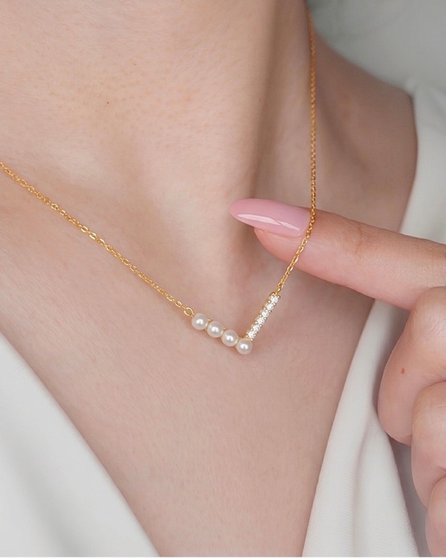 【在庫わずか】pearl v ネックレス