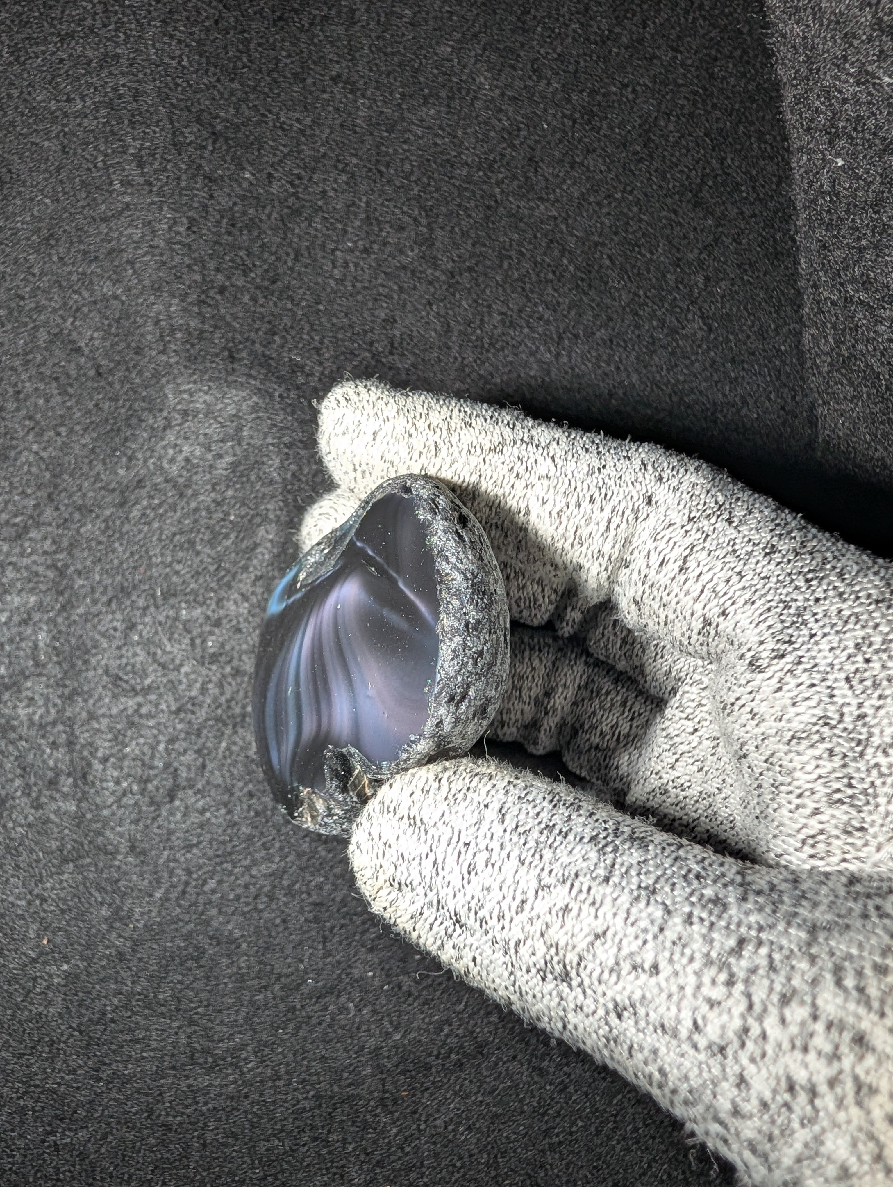 幻想的な揺らぎを閉じ込めた黒曜石 | 玲瓏石工房 - Reiro Stone Studio