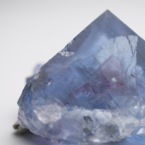 ヤオガンシャン産 フローライト 共生 / 原石 標本