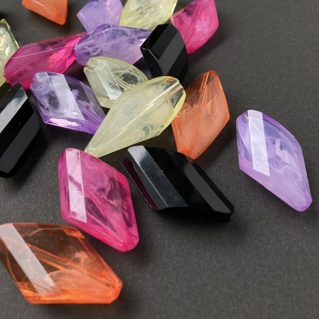 再入荷〉カラーマーブルひし形ビーズパック（4p） | Dua-アクセサリー