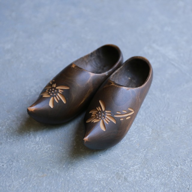 スイスから届いた、味わい深い木靴