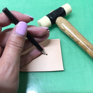 【立体本革パーツ】クローバーM　大穴タイプ8個セット モノトーンカラー割ピン・ワッシャー付
