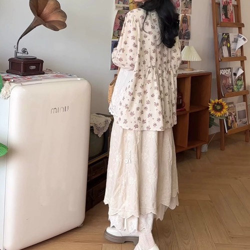 Vネック裾切り替え小花柄ブラウス ・12607