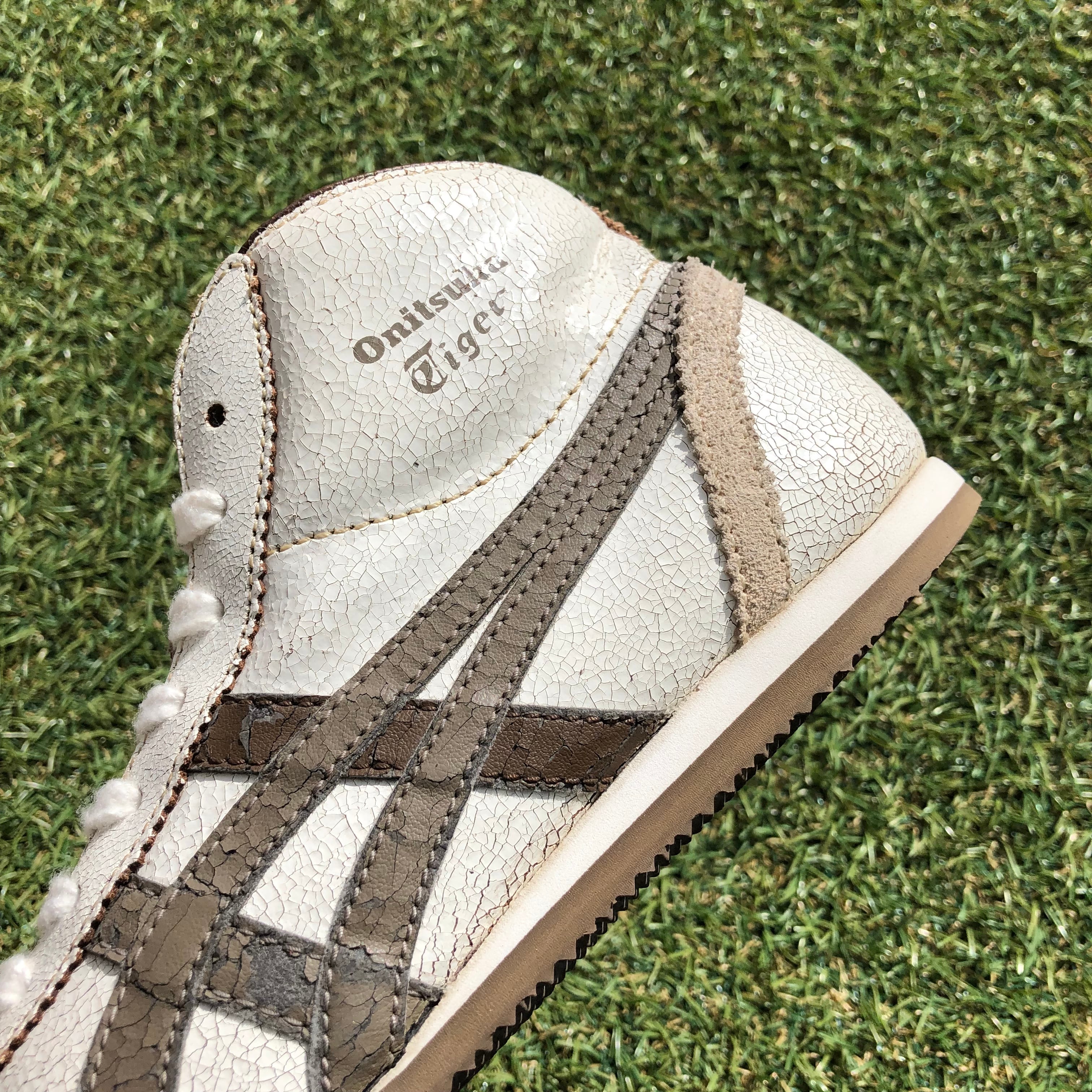 新品のオニツカタイガー Onitsuka Tiger MEXICO MID RUNNER オニツカタイガー メキシコミッド