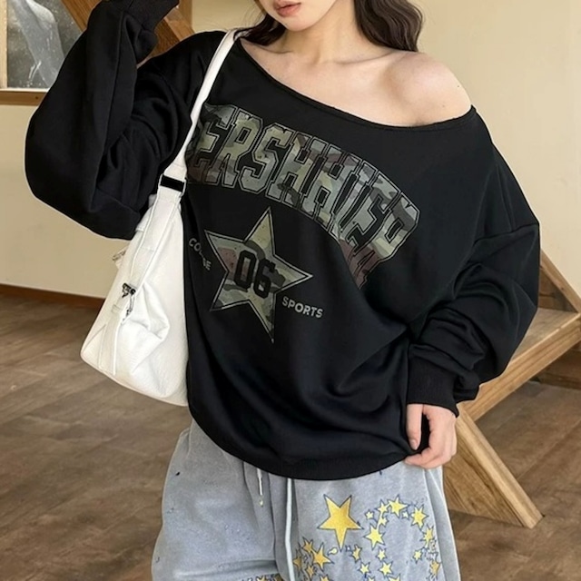 カレッジロゴスターモチーフワイドネックルーズスウェット 2col R02821