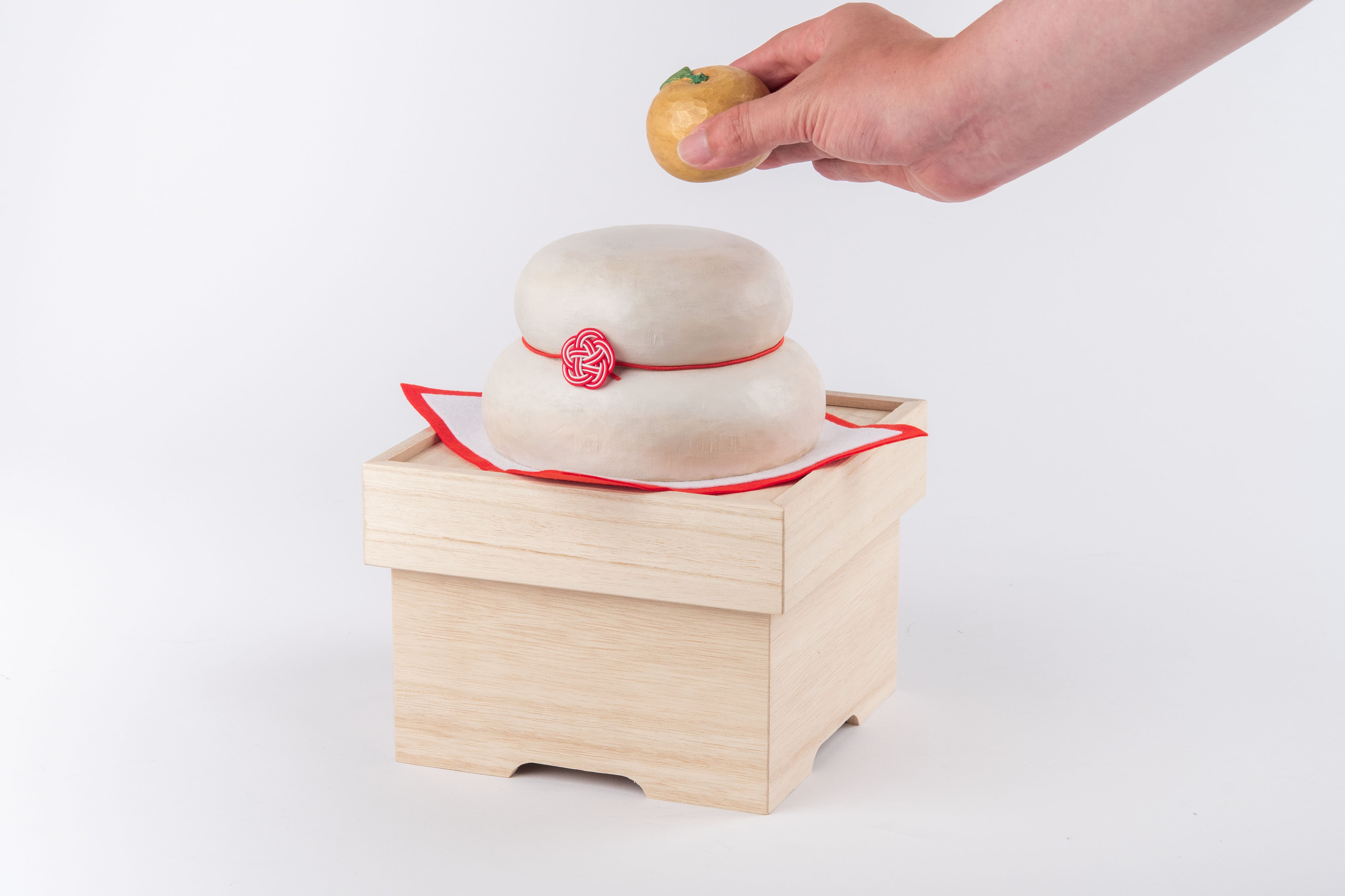 金運祈願の永世木彫り鏡餅（大） | 箱根倶楽部 ｜ 癒しの猫仏や安らぎ