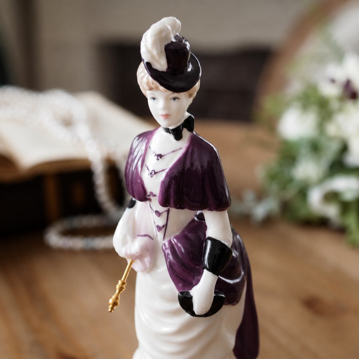 美品　英国コールポート　フィギュリン　Sheila　陶器人形 陶器人形 英国 コールポート 美品 英国コールポート フィギュリン
