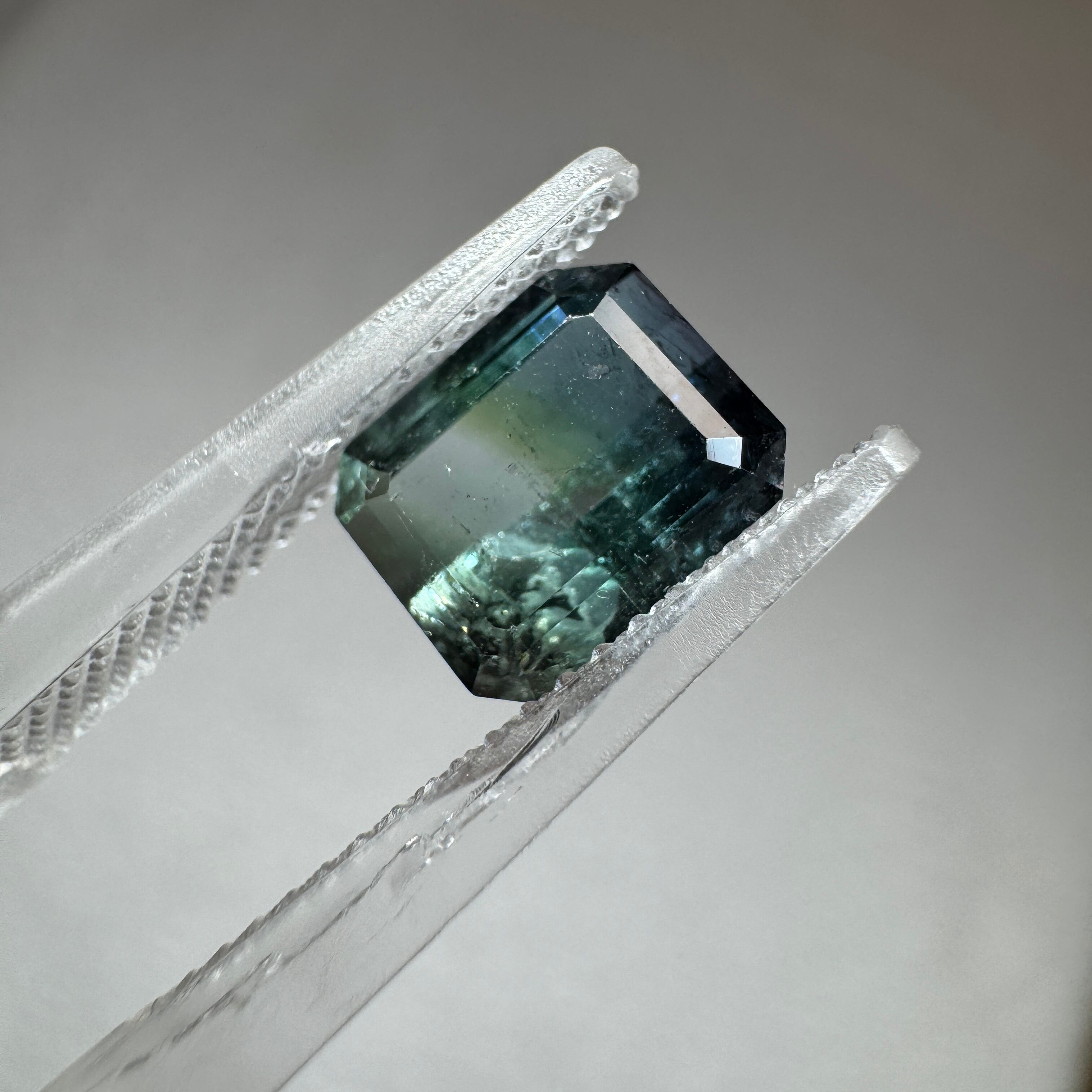 バイカラートルマリン 〜ブルーグリーンのウェーブ〜 1.83ct 7.6×6.2