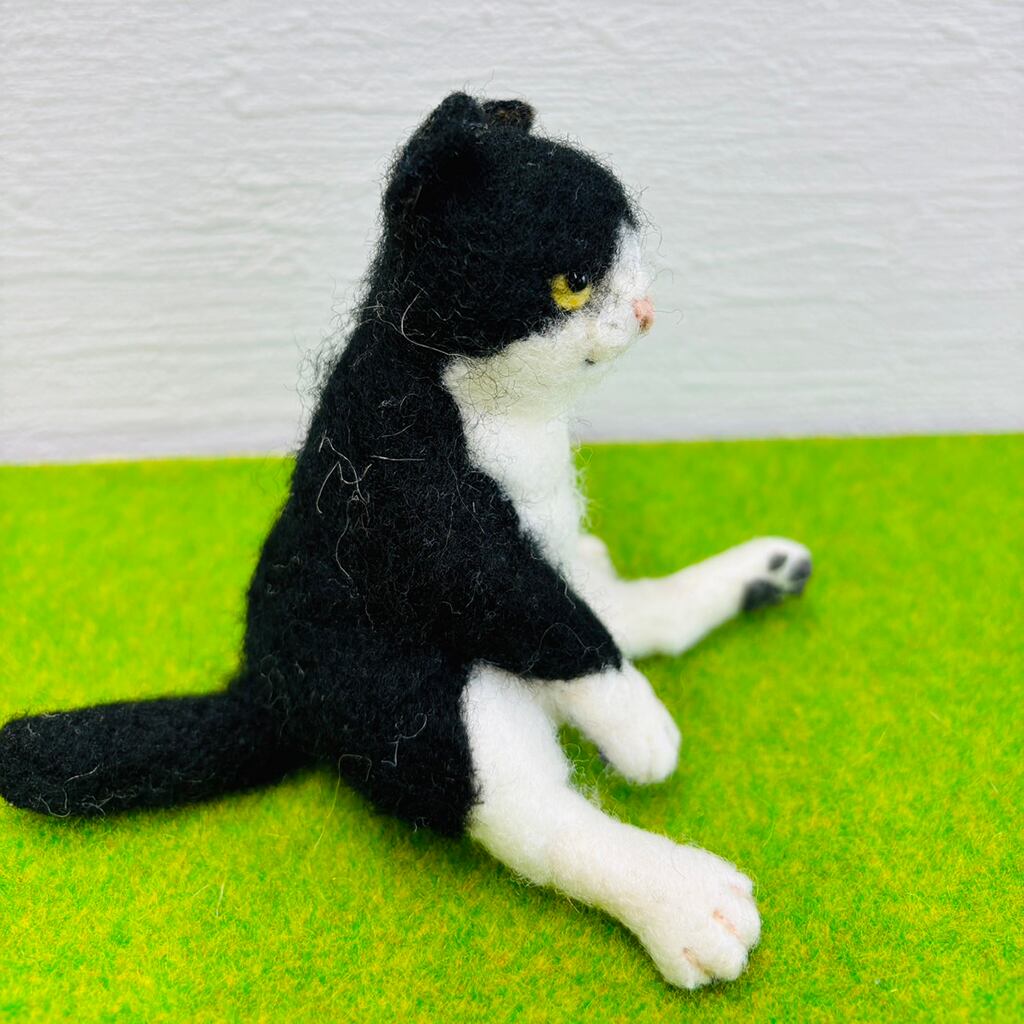 Ryan☆ハンドメイド羊毛フェルト☆お座り黒ねこ☆手黒猫☆ねこ☆オブジェ☆