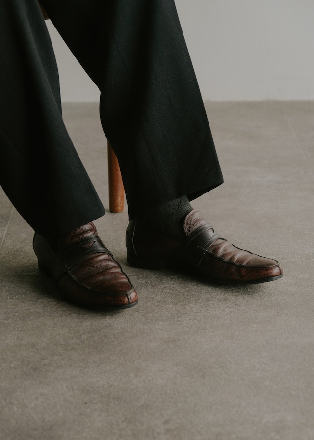 00's GUCCI diamond-embossed leather penny loafers