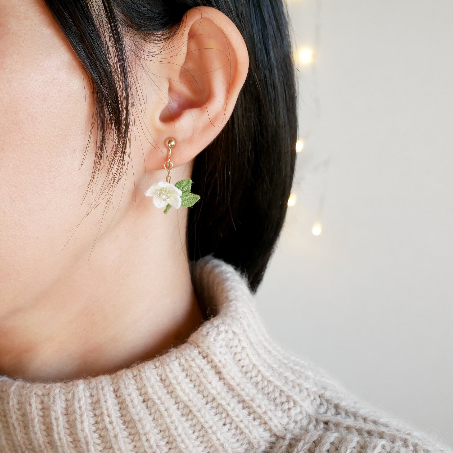 3色から選べる＊ゆらゆら揺れるクリスマスローズのピアス／イヤリング