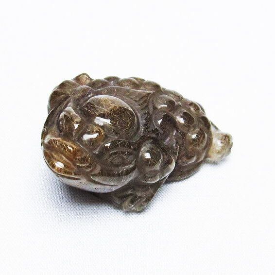 金針ルチル 金蟾 置物 手彫り 彫刻品 キンセン ルチルクォーツ 原石 一点物 おまかせ便 144-101