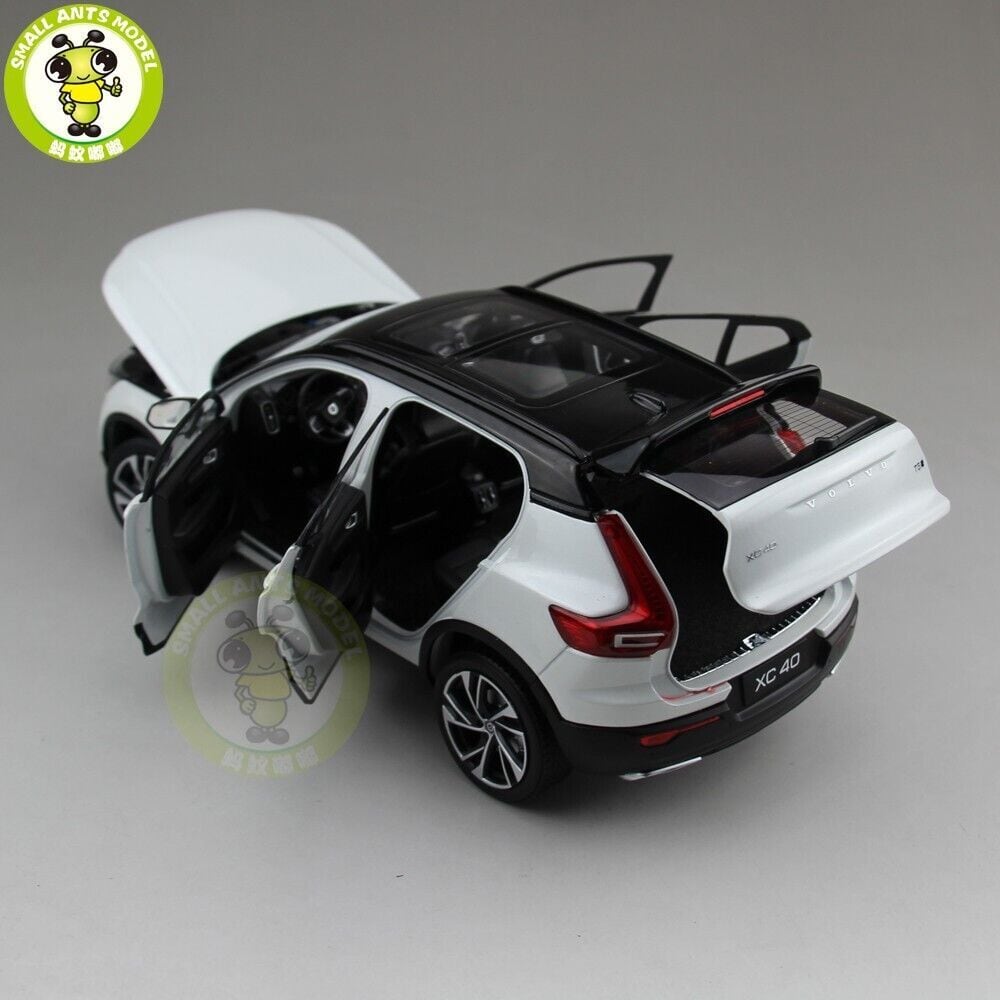 ミニカー 1/18 ボルボ VOLVO XC40 2022 ホワイト