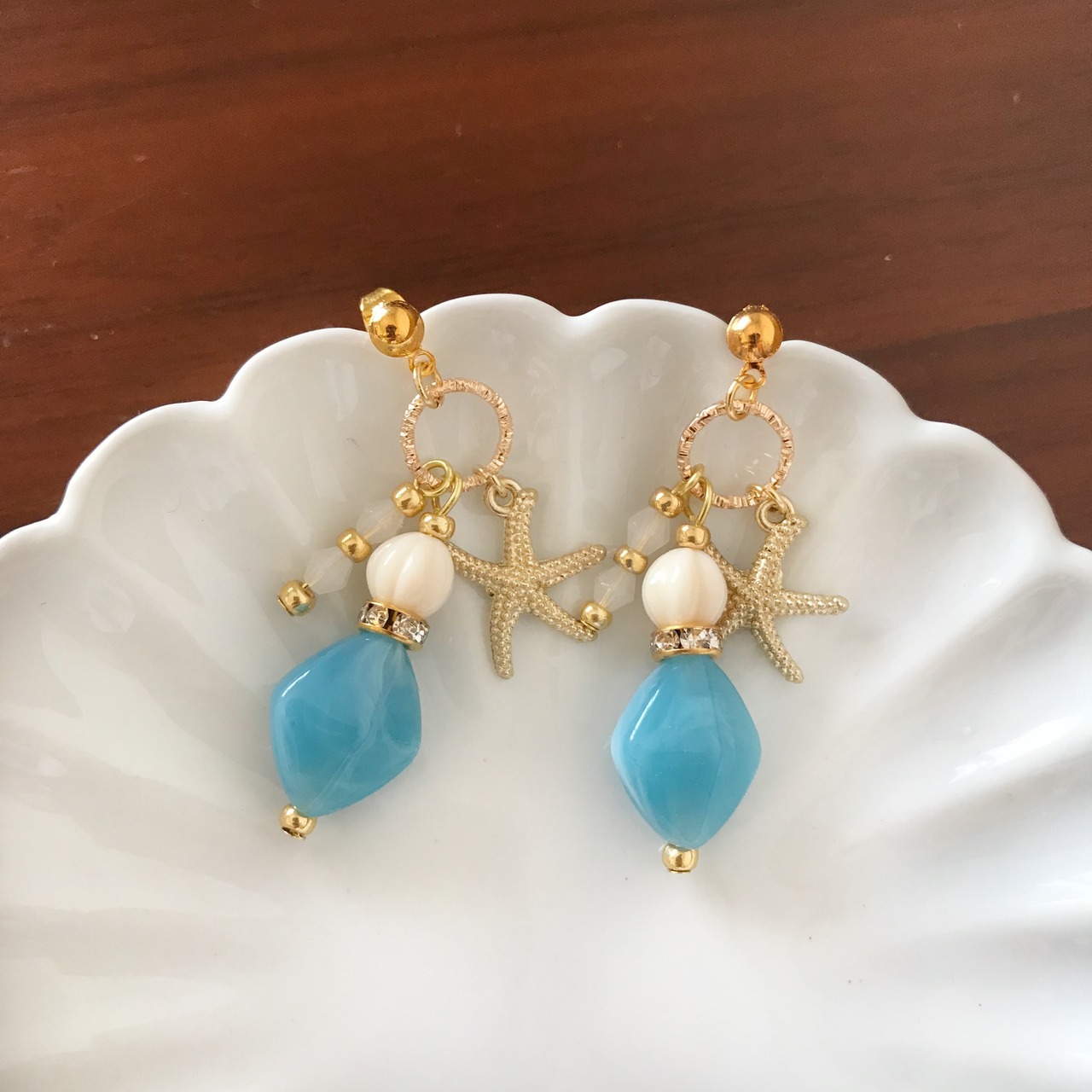 ハンドメイド スターフィッシュ チャーム の 夏色 ピアス イヤリング B 