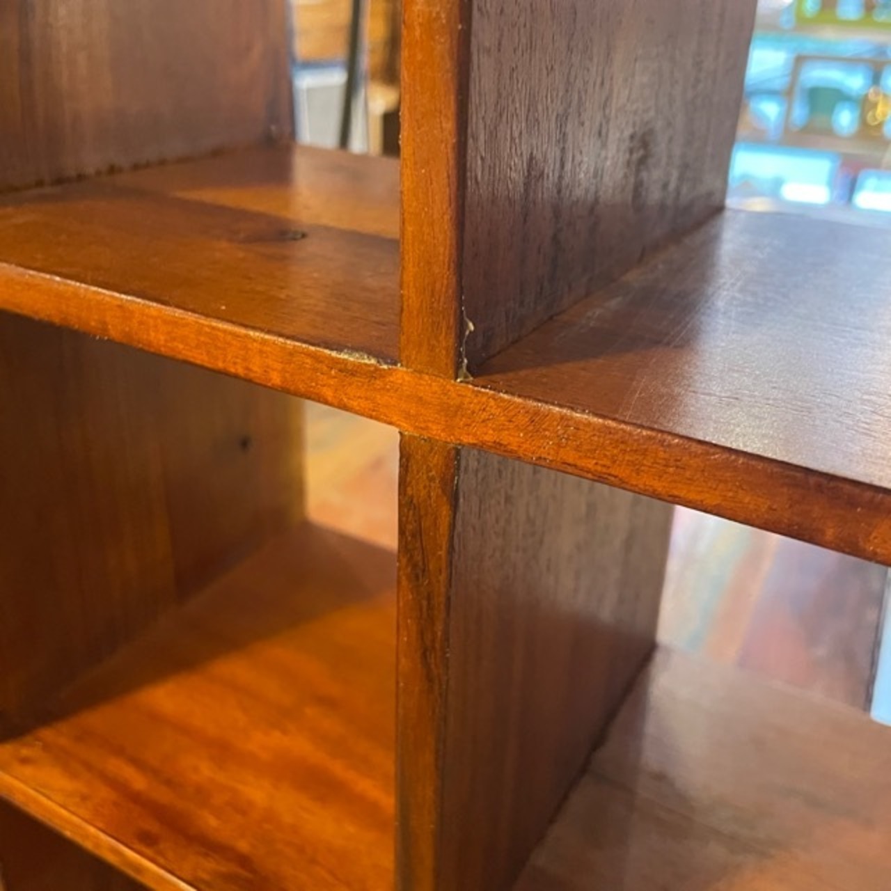 India Acacia Wood  Openwork 6-Sided Rack / インド アカシア6面すかしラック 天然木 ラック カラーボックス風 リビング収納 本棚 棚 インテリア ディスプレイラック 木製 ナチュラル クラシック アンティーク風 ギフト プレゼント 引越し祝い 新生活