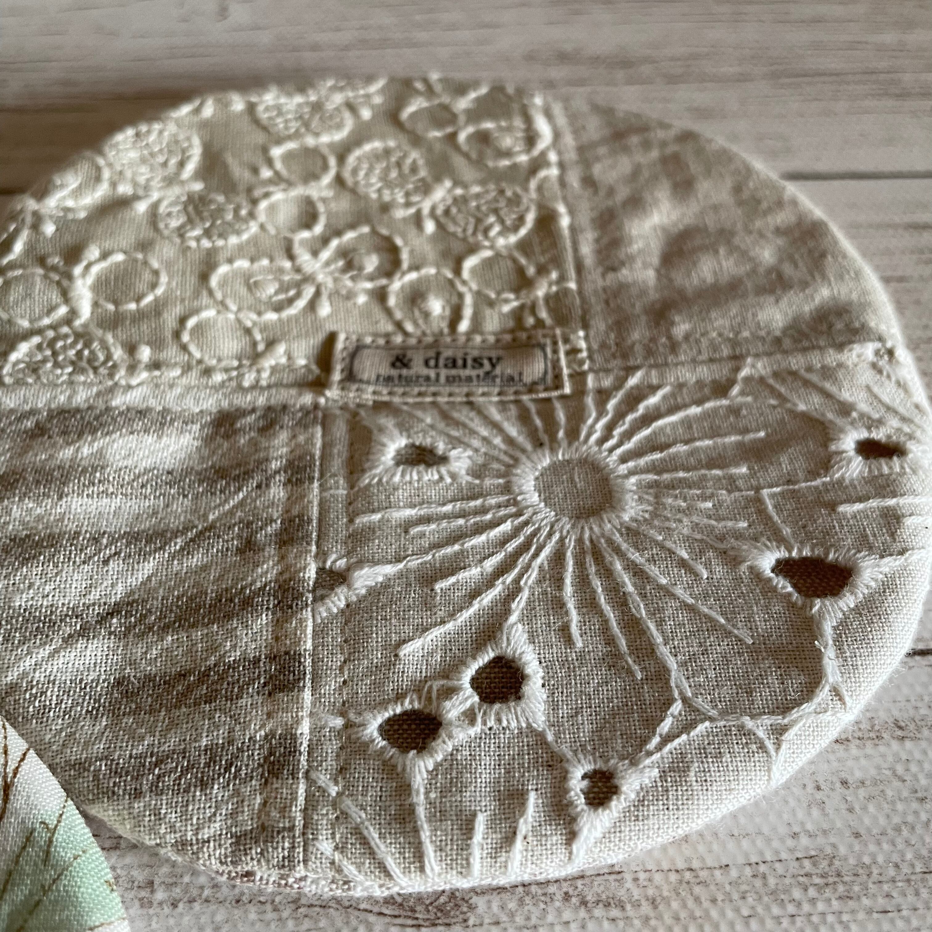 ハンドメイド**はぎれを繋いだまんまるコースター2セット**&daisy