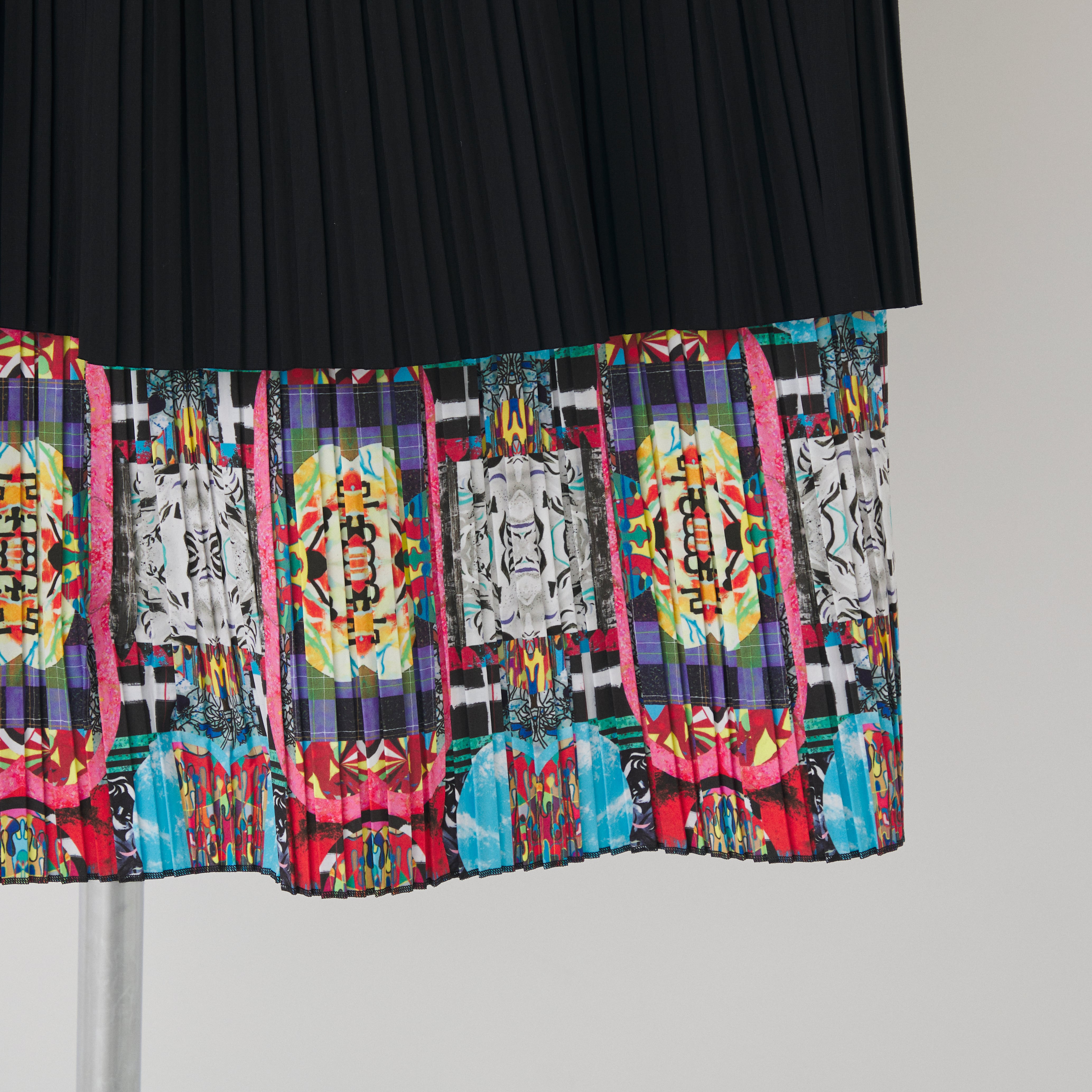 J_O×FUMIE=TANAKAプリーツスカート【J_O7×ブラック】 | JANTJE_ONTEMBAAR