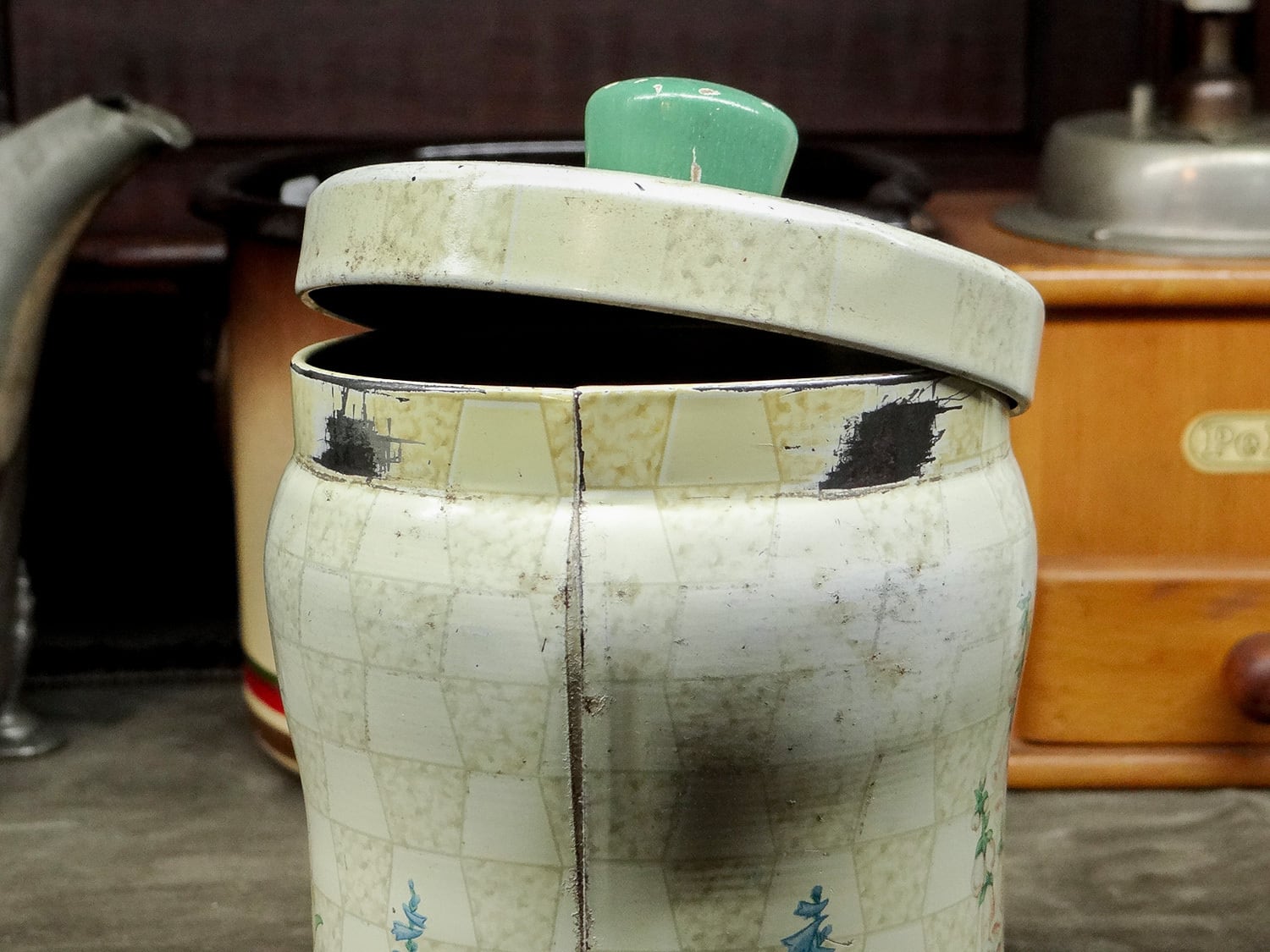 Vintage】イギリス製 キャンディー缶 6MB Container TIN缶 /f097