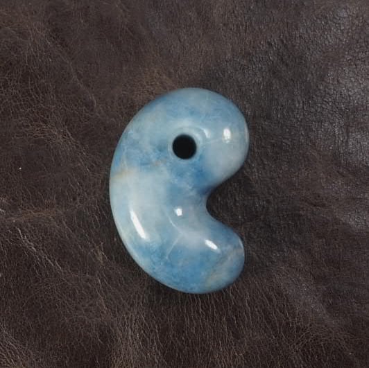 糸魚川翡翠 コン沢 青翡翠 勾玉 17.2g Itoigawa Blue Jadeite