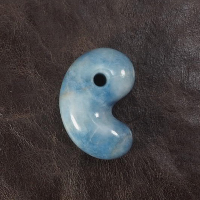 糸魚川翡翠 コン沢 青翡翠 勾玉 17.2g Itoigawa Blue Jadeite magatama 
