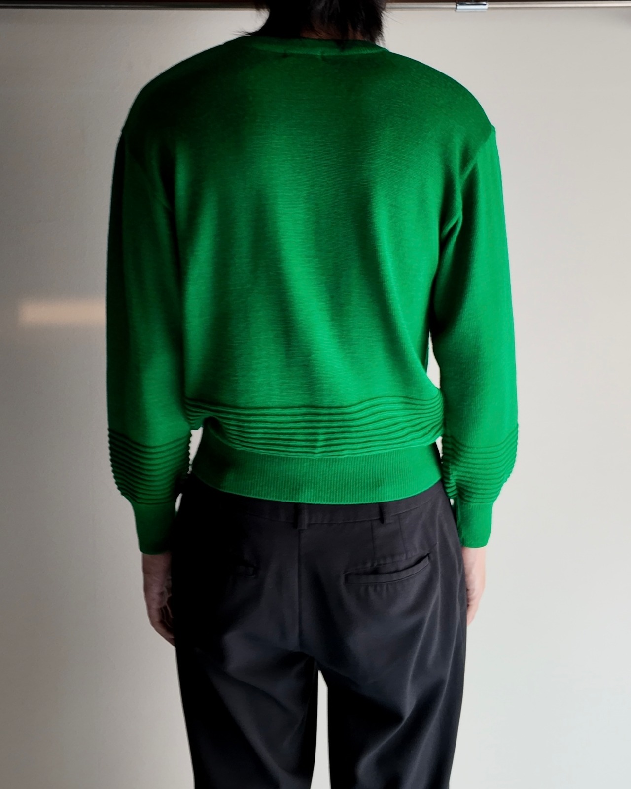 【BALENCIAGA】green v-neck wool knit