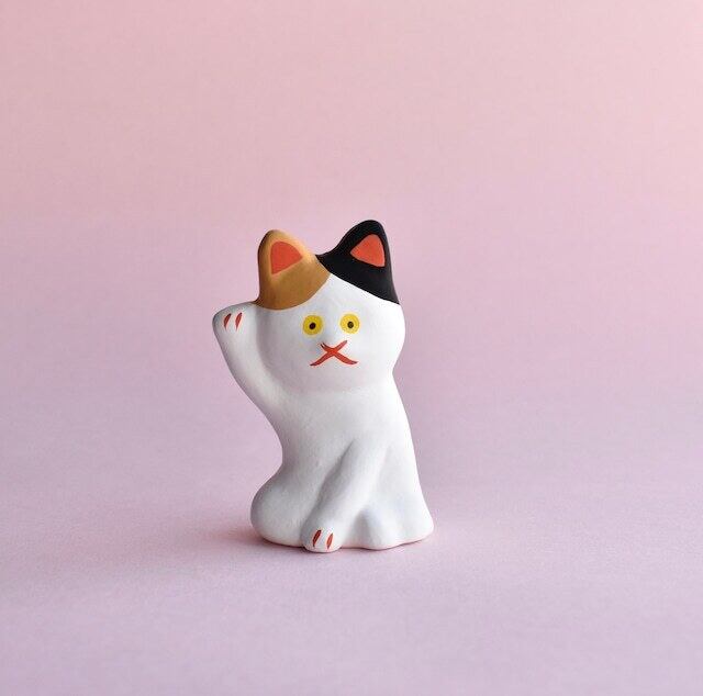 再入荷【真坂人形】（不貞腐れた）招き猫/三毛ハチワレ | 風と地の吾