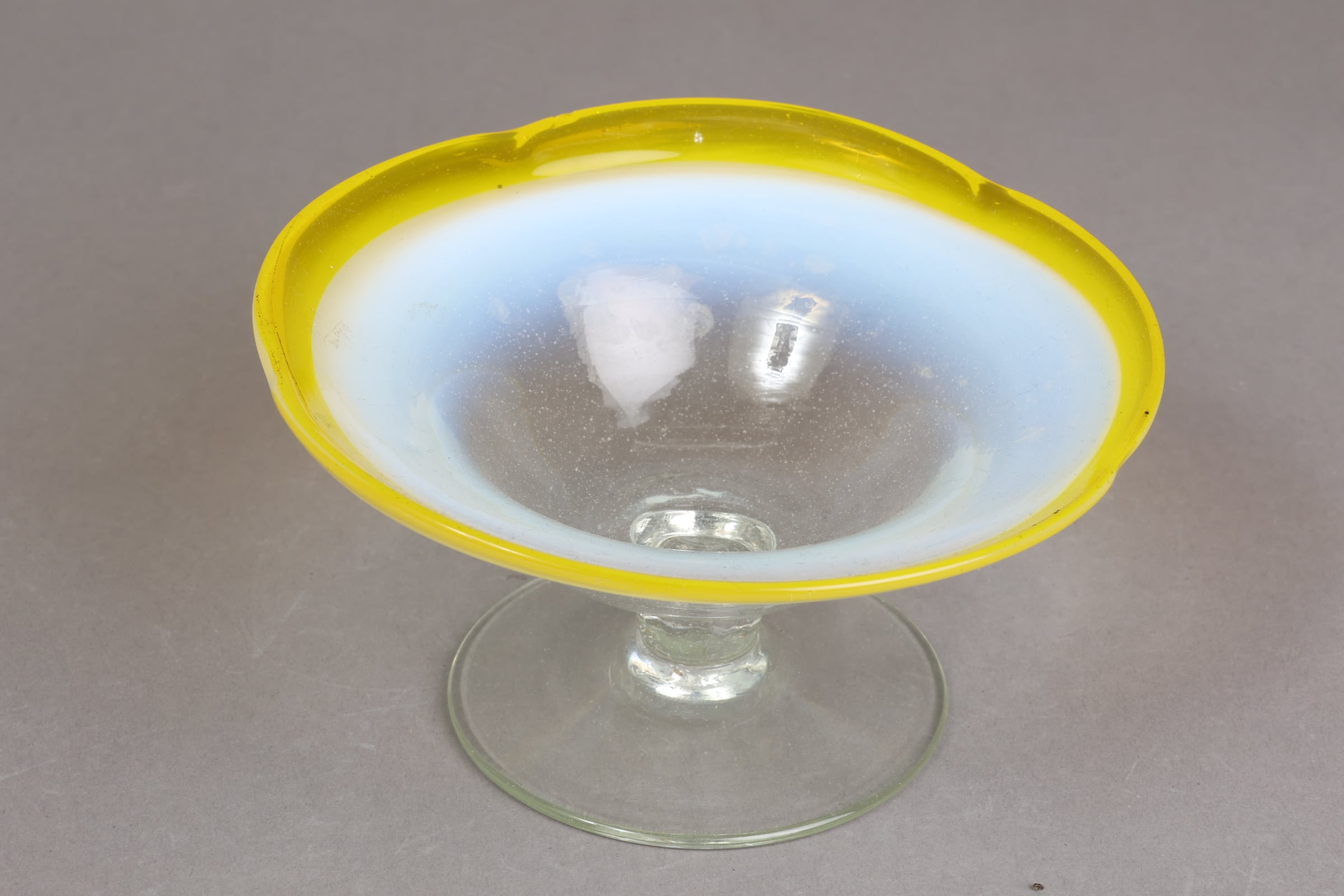 昭和レトロ ウランガラス アイスクリームコップ 氷コップ 気泡 昭和レトロ ウランガラス アイスクリームコップ 氷コップ 気泡