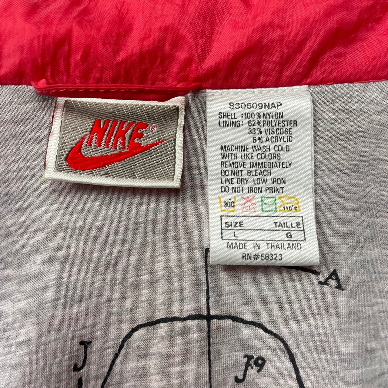 NIKE トラックジャケット 黒×白 袖ロゴ刺繍 ハイネック 銀タグ NIKE トラックジャケット 黒×白 袖ロゴ刺繍 ハイネック 銀タグ