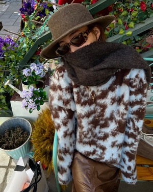 2color / クルーネックレオパードニット