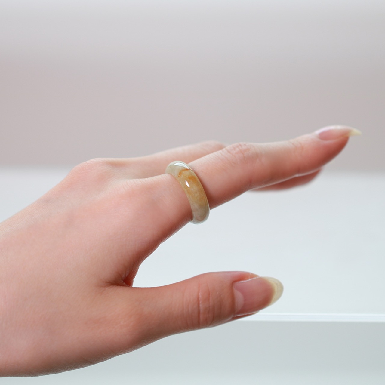 【13号】Point yellow 翡翠くり抜き甲丸リング A貨翡翠 jd_rg2394