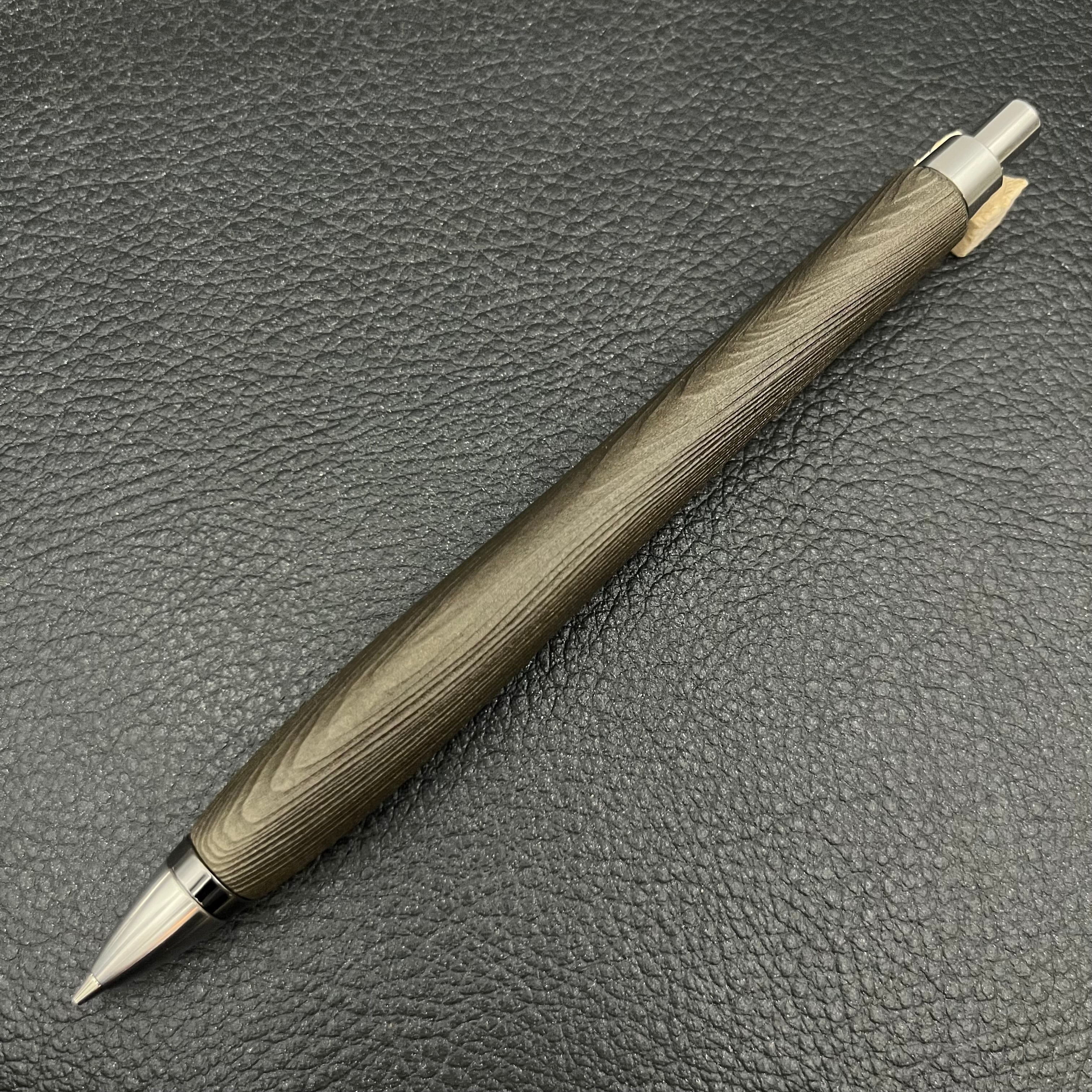 ウッドペンクラフト　屋久杉浮造り国産漆真塗り・鉄(くろがね) シャープペンシル ウッドペンクラフトシャーペン屋久杉浮造り国産漆錫・鶯0.7mm